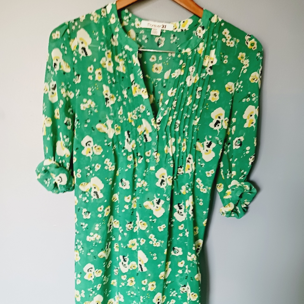 Forever 21 daffodils and daisy tunic top